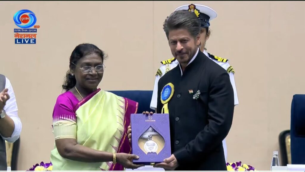 Shah Rukh Khan receiving National Film Award for Best Actor